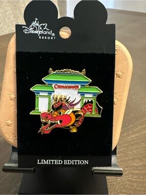 DCA Chinatown Dragon Donald Inside California History Series 2002 LE2000 Pin